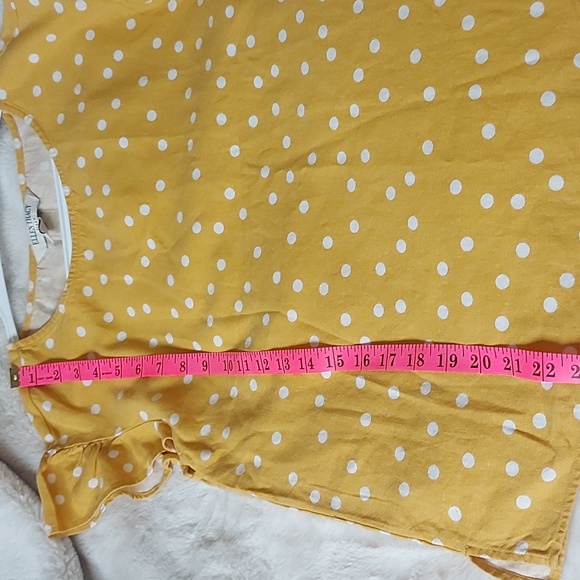 Ellen Tracy linen/rayon blend cap sleeve top with 3 buttons in back - Picture 8 of 9